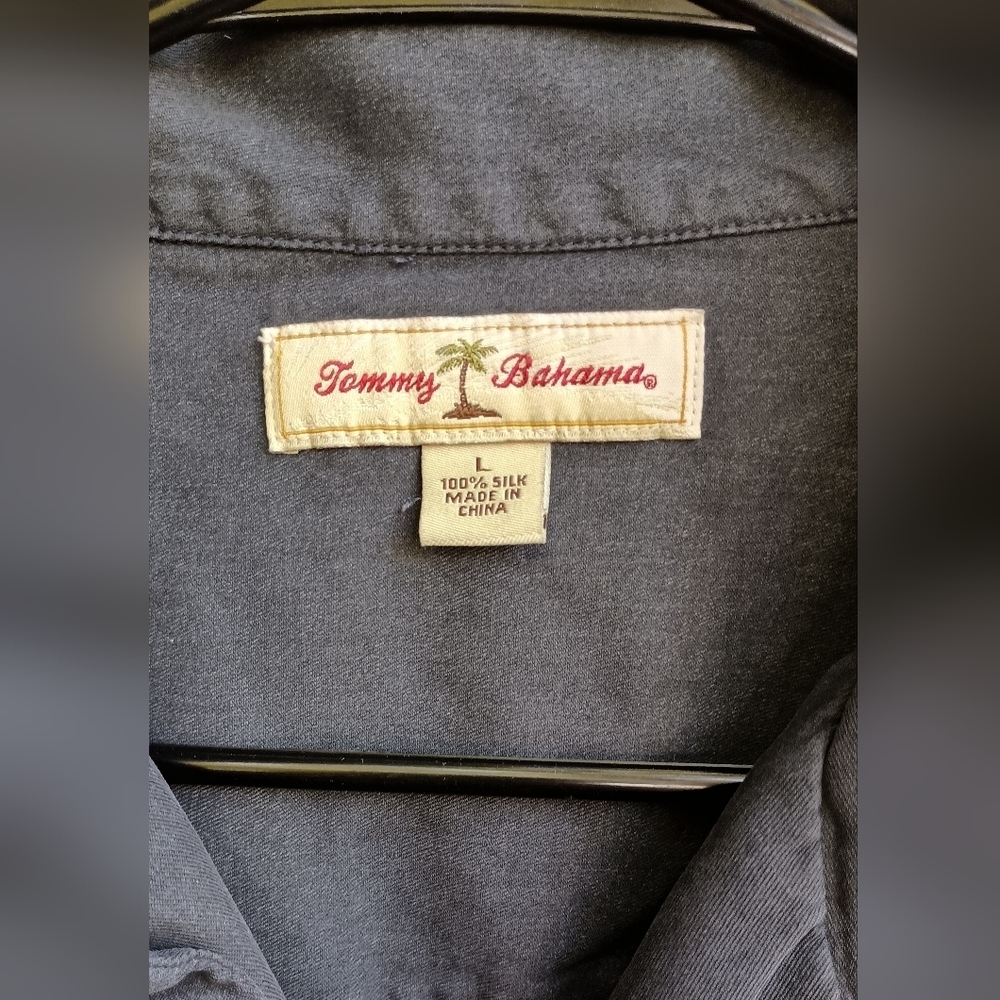 Tommy Bahama 100% Silk Navy Floral Button-Up Shirt_Large - Picture 2 of 4